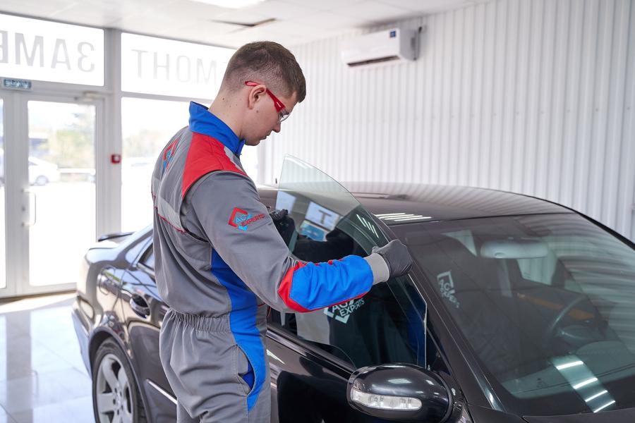 Купить автостекло с установкой в Севастополь
