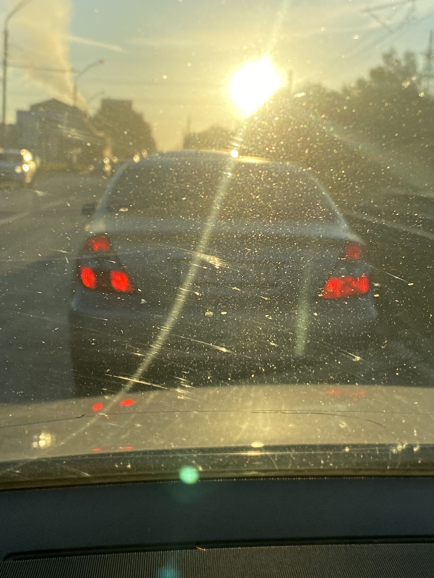 Всех приветствую!
Вот и первое исполнение намеченного плана по замене лобового стекла, стекло поставил новое фирмы NordGlass ибо всякое б/у орига не всегда хорошо и самый большой минус для себя принял то что у нас в Барнауле по наличию не было либо оставляло желать лучшего, вообщем новое есть новое + сделал полностью тонировку атермальной пленкой и полоску 30см. Рамка лобового в отличном состоянии без намеков на ржу это радует!
Что по стеклу; стекло не искажает и не бликует, доволен на все 💯 % и так сказать прозрел от увиденного через него, круто и эффект ВАУ был!

P/S;
Предлагалось два варианта Польша NordGlass за 10800 & Япония AGS за 22300 ну и замена 4500₽ первый вариант в наличии и второй с гарантией на 1 год от производите на одну замену от сколов и трещин.
Тонировка атермалкой + полоса 5% 30см 8000₽
А ну и то что Польша не совсем Польша а скорее всего БОР!


Рекомендую, молодцы все четко и без проволочек!